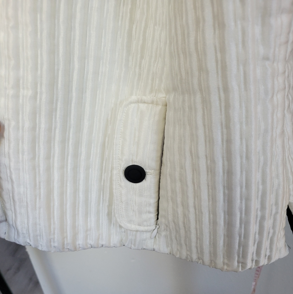 Vest - Picture 2 of 3